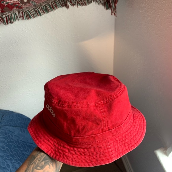 Adidas bucket red - Picture 3 of 5